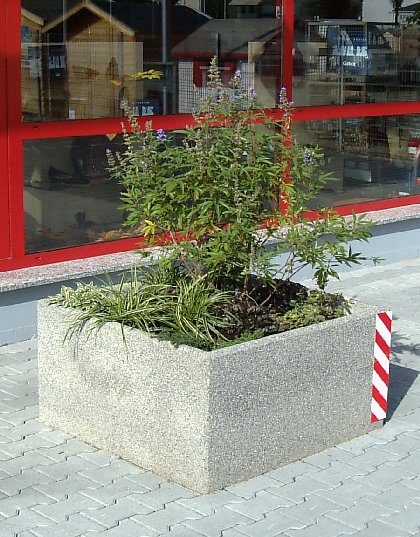 Pflanzgef&auml;&szlig;e in den Ma&szlig;en 100x100x50cm in Mat.:Granitbeton-SE