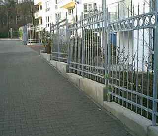 ... nach dem Pflastern und Pflanzen