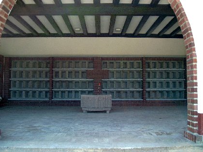 Friedhof Nieder-Ramstadt - Urnenwandanlage