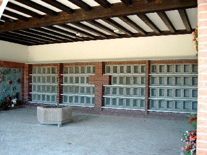 Friedhof Nieder-Ramstadt - Urnenwandanlage