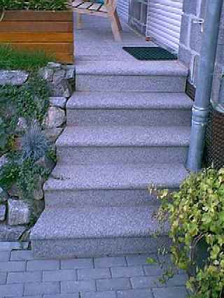 1.Terassentreppe mit schr&auml;gem Anlauf